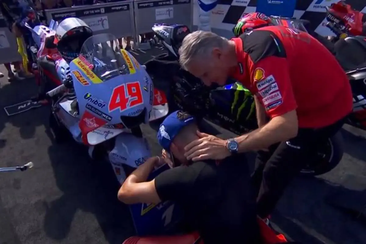 Di Giannantonio en larmes : « Si je continue comme ça, je resterai en MotoGP »