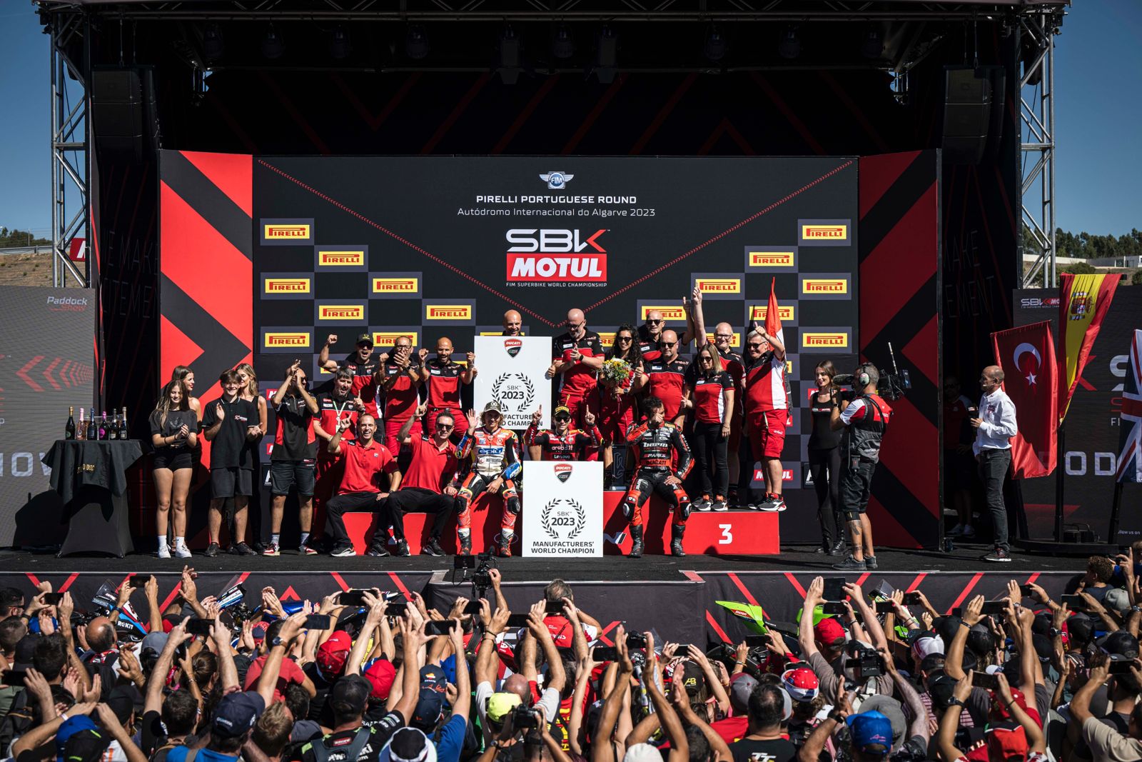 Ducati : trois titres mondiaux en un week-end.  Tous les numéros du triomphe