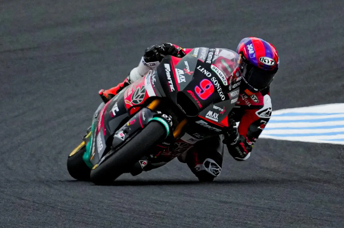 Moto2, Mattia Casadei impacte durement “Avec Fantic j’aurai satisfaction”