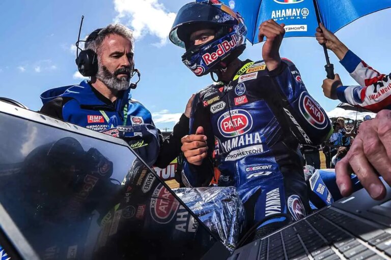 Superbike, Phil Marron in BMW con Toprak Razgatlioglu