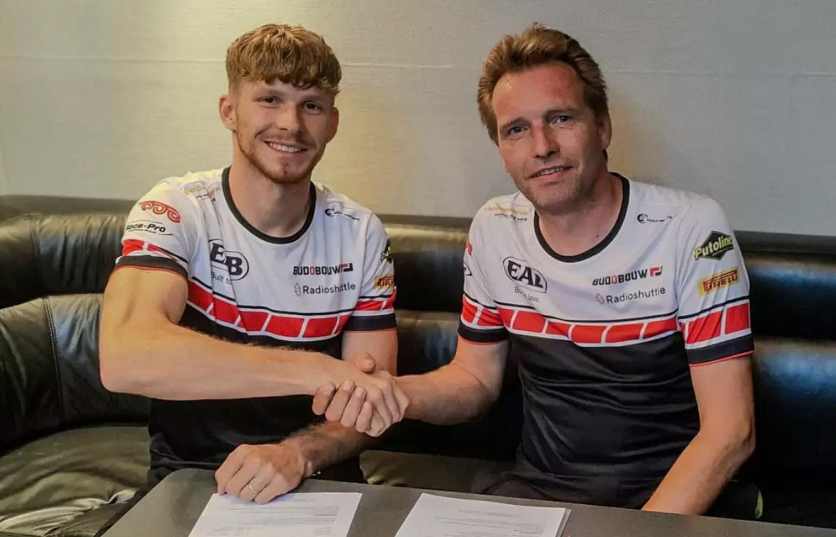 WorldSSP et EAB Racing Team passent devant Ducati et Inggia Niki Tuuli