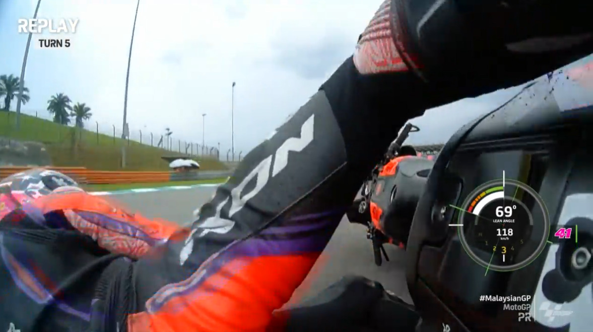 aleix-espargaro-crash3-motogp-sepang-prove