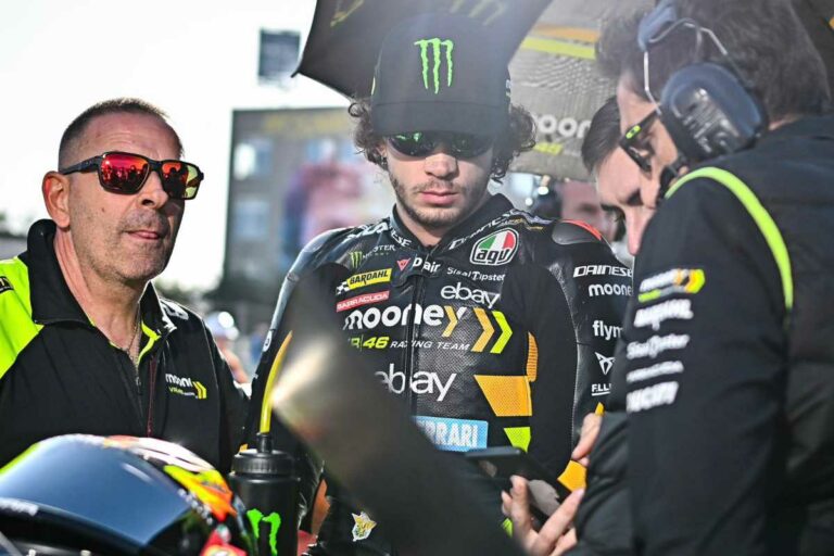 MotoGP Valencia, Bezzecchi furioso con Marquez e commissari
