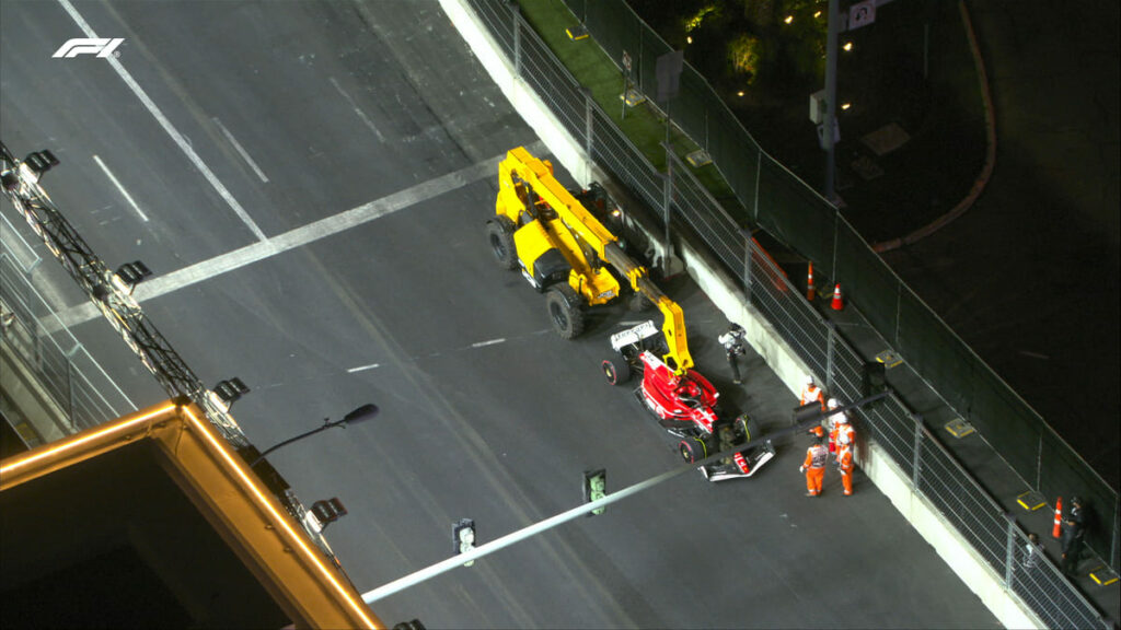 Formule 1 : Las Vegas démarre en trombe, Carlos Sainz dans la bouche d'égout