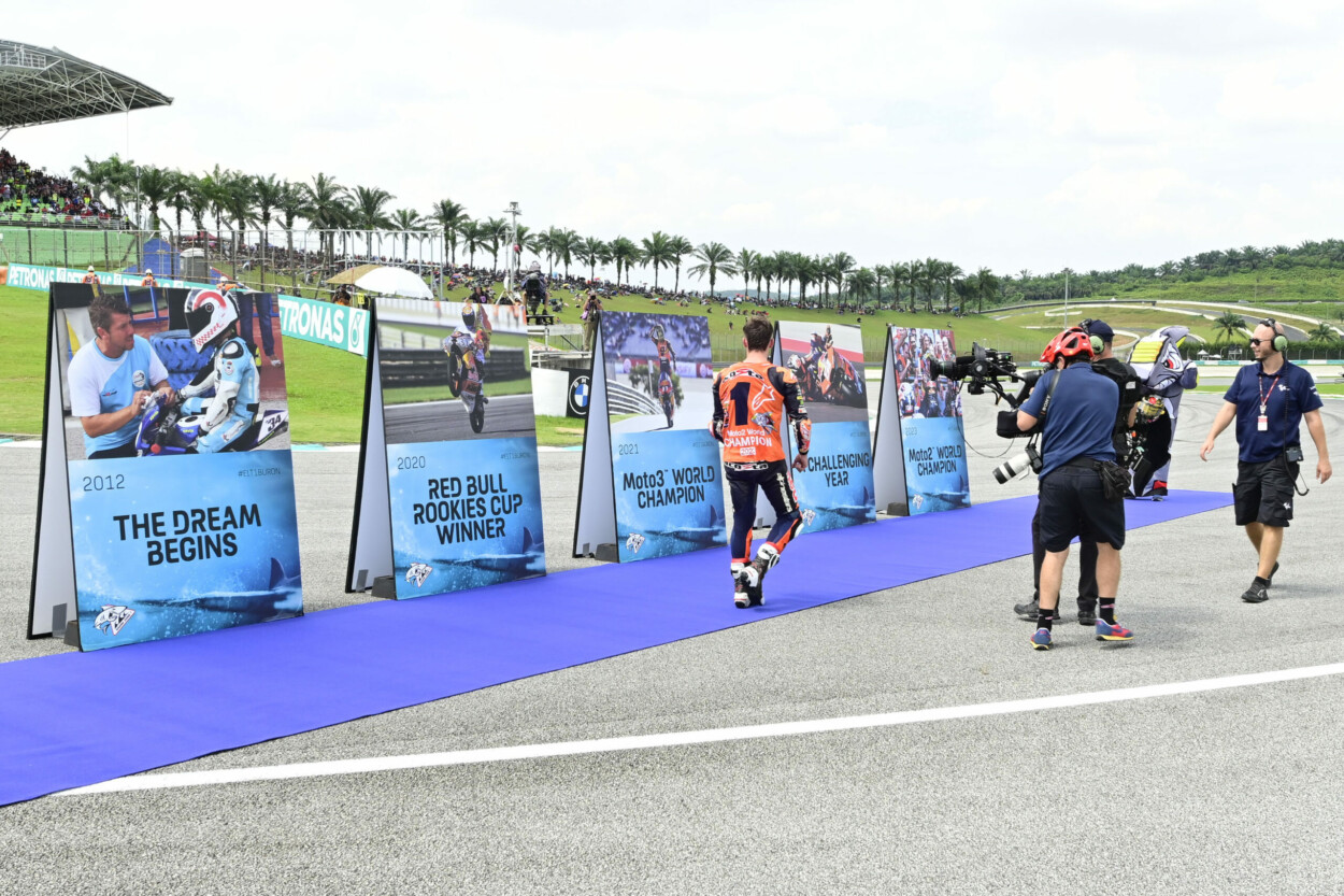 acosta-catwalk-titre-moto2-2023