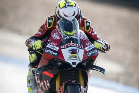 Superbike, test Jerez: Bautista prova la Ducati zavorrata