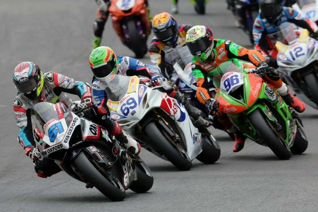 British Supersport 2024 explosif : tous les constructeurs comparés British Supersport 2024 esplosivo: tutte le case a confronto