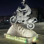 meoni-statua-dakar-illuminazione