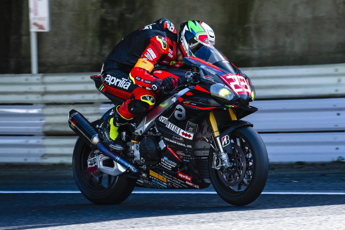 L’Aprilia RSV4 1100 peut désormais rouler (presque) partout