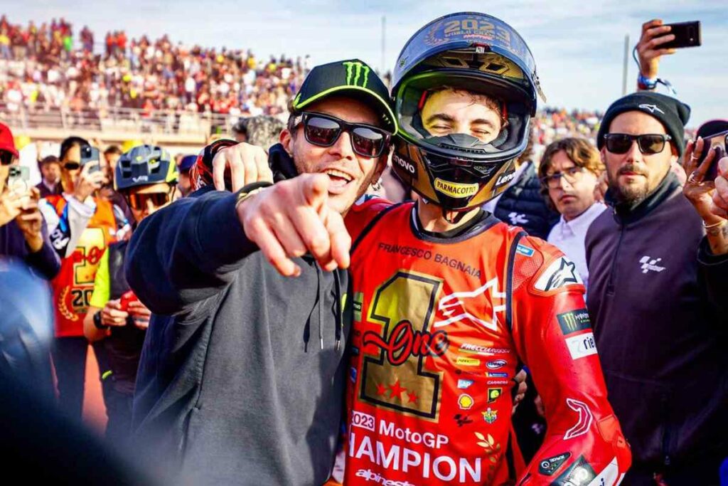 MotoGP, Bagnaia et Valentino Rossi : « Il m’a donné une leçon » MotoGP, Bagnaia e la lezione di Valentino Rossi