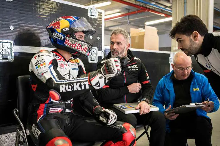 Superbike, BMW-Yamaha: Razgatlioglu explica as diferenças