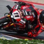 Nicolò Bulega si prende ancora la scena nel Mondiale Superbike: suo il miglior tempo anche nella prima giornata di test a Portimão, aumenta la fiducia in sella alla Panigale V4 R