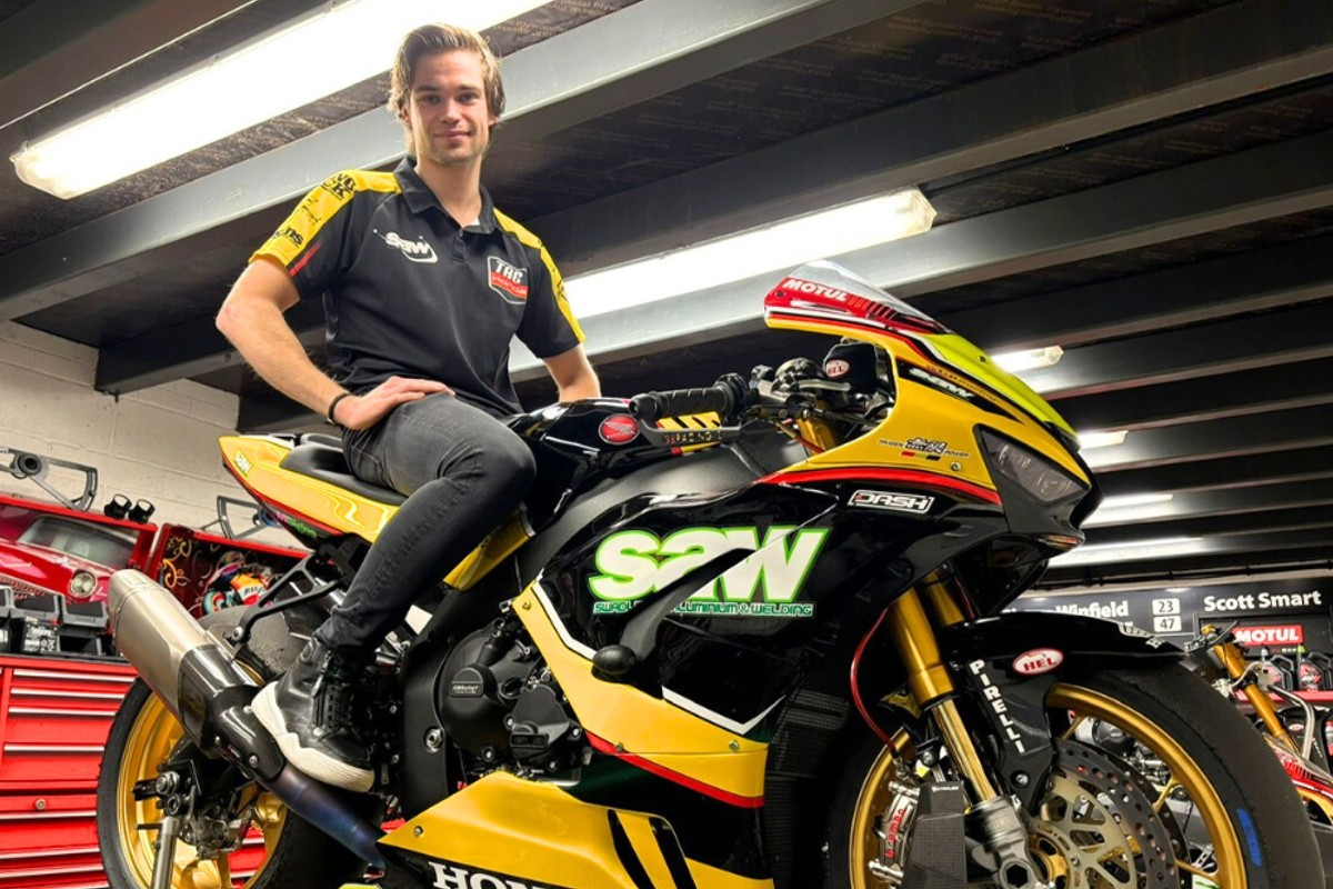 Des Pays-Bas au British Superbike : Jaimie van Sikkelerus fait ses débuts