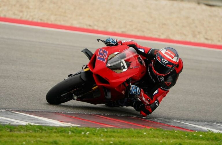 Nei giorni scorsi Michele Pirro ha girato a Portimao con una Panigale V4 S: riscontri fisici positivi a distanza di oltre tre mesi dai fatti di Imola nel CIV Superbike