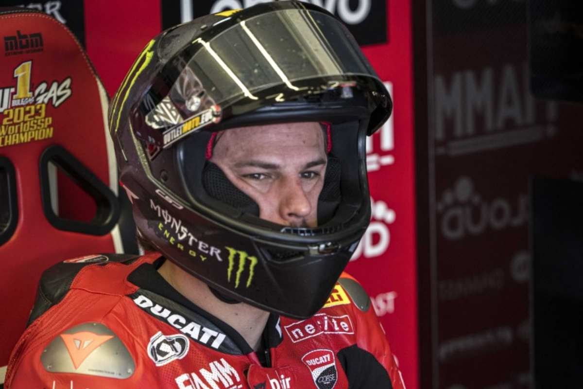 Superbike, Bulega impressionne : “Je ne regarde pas le style de Bautista”