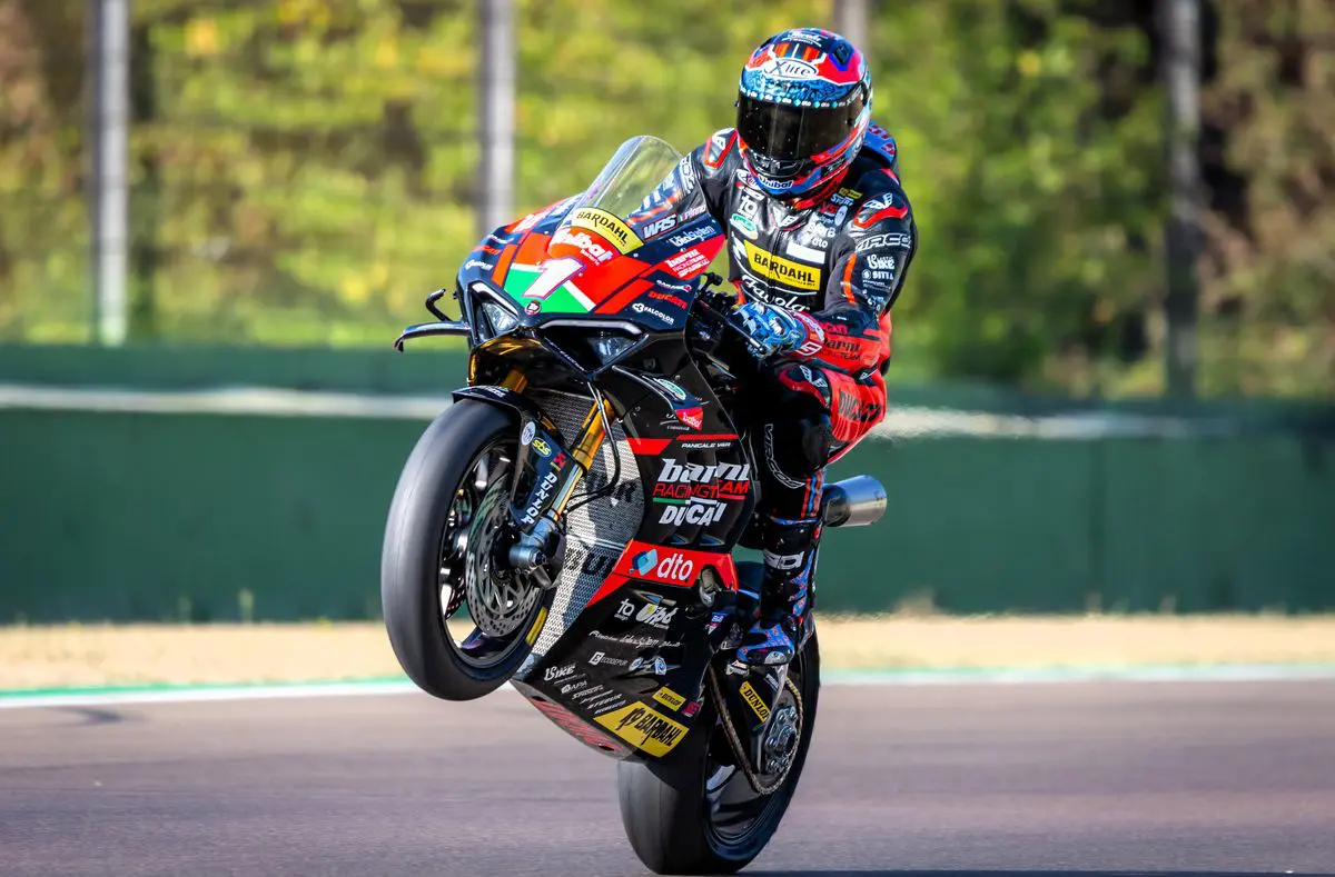 Superbike, Michele Pirro relance le défi avec Barni Racing en CIV 2024
