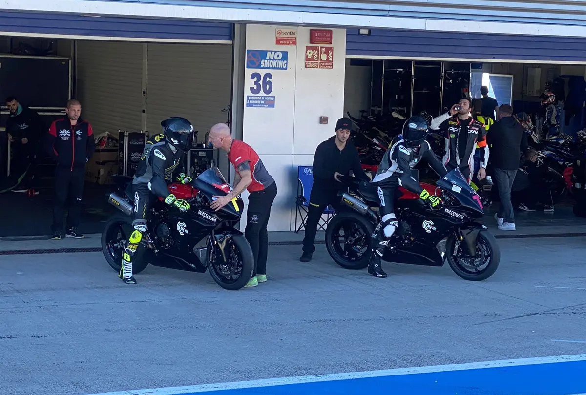 Supersport : premiers essais à Jerez.  Caricasulo déjà enthousiasmé par le MV