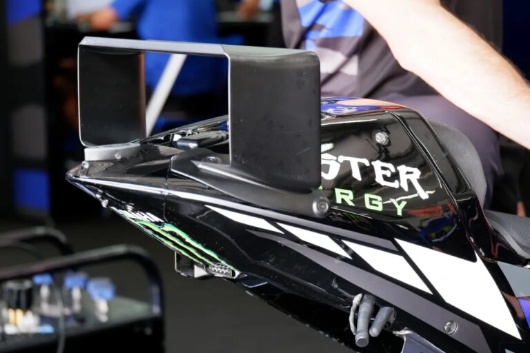 yamaha-rearwing1-day1-sepang-motogp