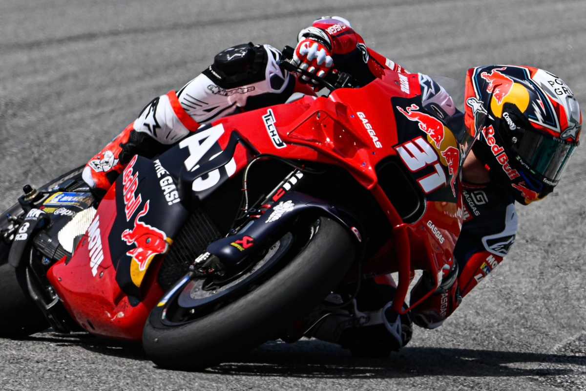 Pedro Acosta vole bas : “Je ne me sens pas encore pilote de MotoGP”