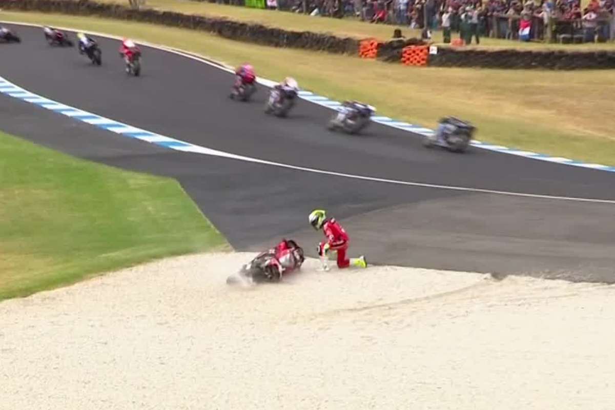 Superbike : Alvaro Bautista démarre en trombe, un contact ruine les plans