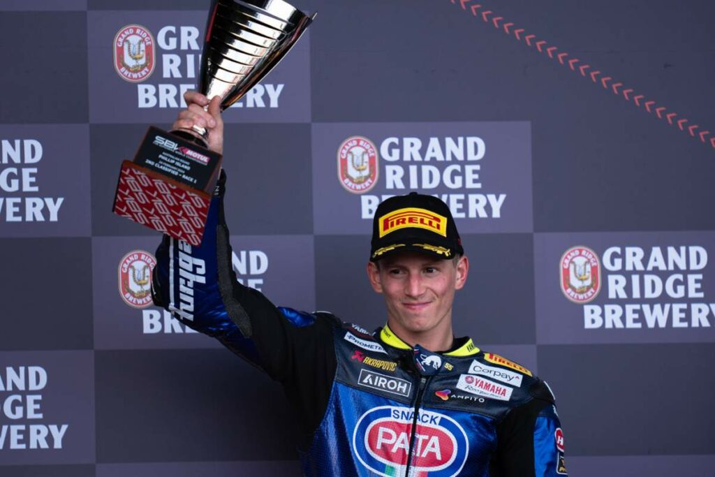 Superbike, Locatelli meilleur pilote Yamaha : il faut maintenant la dernière étape Superbike, Phillip Island: Locatelli porta Yamaha sul podio
