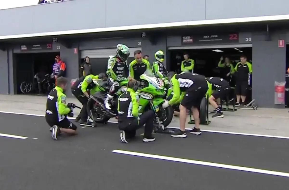 Superbike Phillip Island, entraînement 2 : Bulega et Petrucci poursuivent Alex Lowes