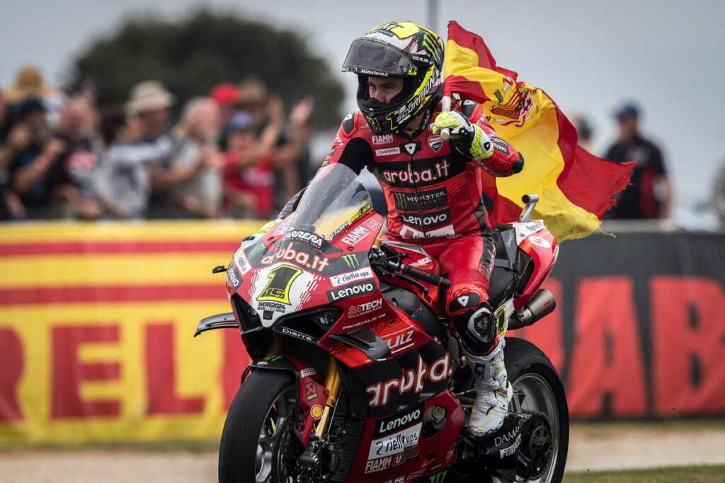 Superbike, dépassements de Bautista et Lowes : “Je ne pensais pas qu’il le ferait là-bas” Superbike Phillip Island, Alvaro Bautista soddisfatto di com'è finita