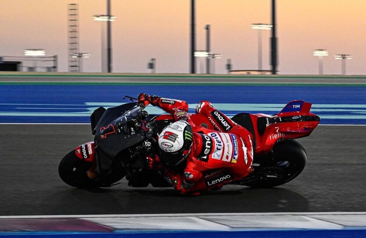 Test MotoGP Qatar, jour 2 : Bagnaia s'envole, Márquez premier crash