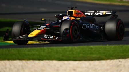 Formule 1 : Verstappen devance un Sainz stoïque