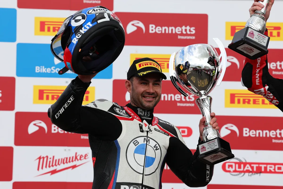Leon Haslam irrépressible : en BSB 2024 avec ROKiT BMW
