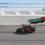Richie Escalante velocissimo con la Suzuki GSX-R 750 nelle prime qualifiche della 200 miglia di Daytona, appena fuori dalla top-20 il nostro Niccolò Canepa