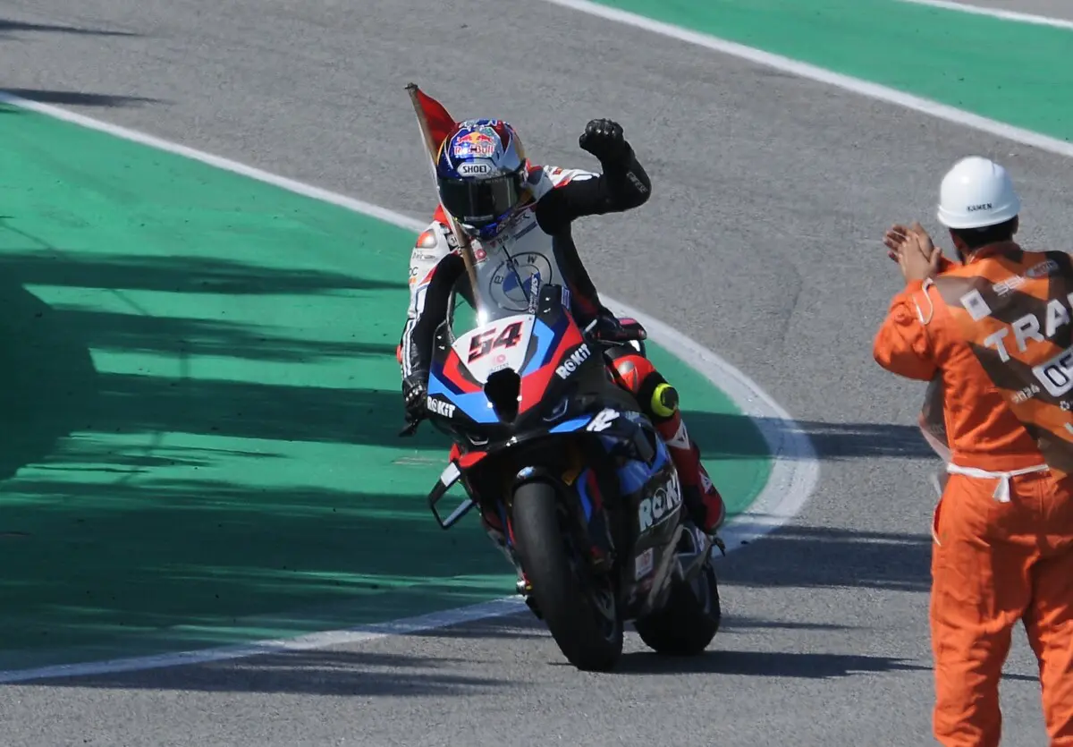 Superbike Catalunya : Toprak, qu’as-tu fait ?  Sprint magique sur Bautista