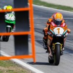 Rocambolesca Gara 1 del Mondiale Supersport 300 a Barcellona: una penalità toglie la vittoria a Inigo Iglesias in favore del Campione in carica Jeffrey Buis
