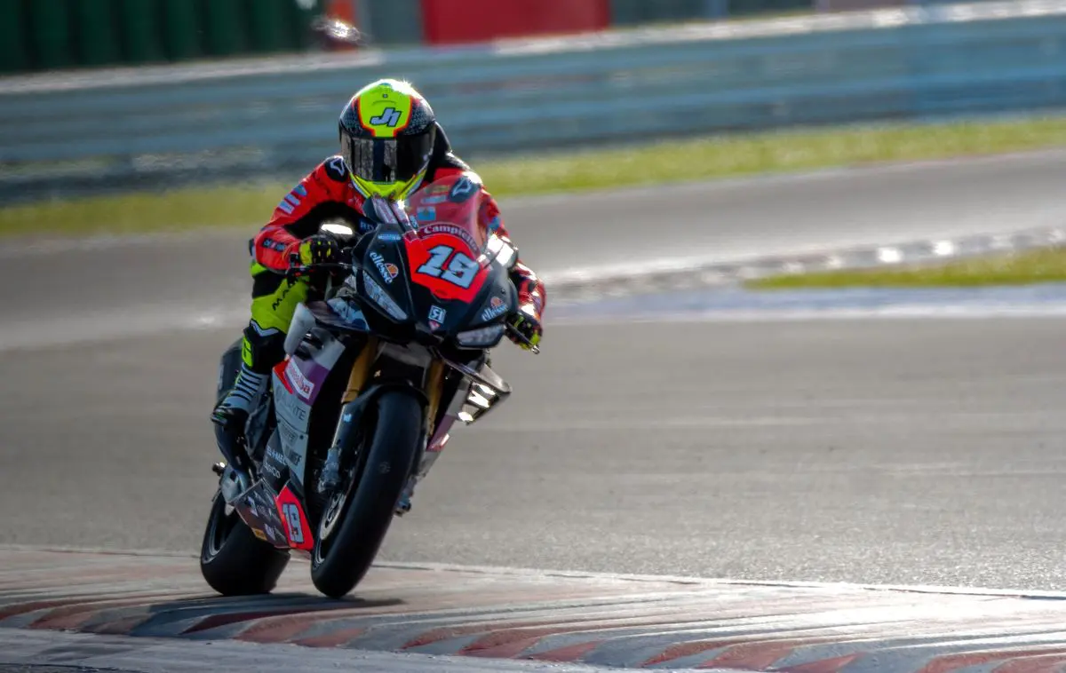 CIV SBK Misano QP2 : Luca Bernardi première pole avec Aprilia