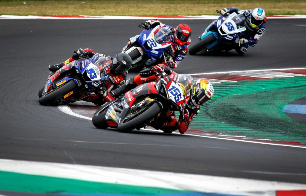 CIV Supersport da record con 43 iscritti: schieramento di livello con Ducati, MV Agusta, Yamaha, Honda, Kawasaki a confronto e la novità delle gomme Dunlop. Nel week-end parte la stagione 2024 a Misano