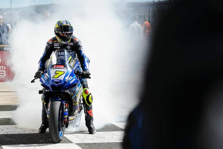 La stagione 2024 del British Superbike si apre con la doppietta di Ryan Vickers, Yamaha monopolizza la scena a Navarra