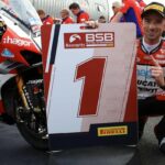 Tre vittorie su tre per Glenn Irwin che in Gara 3 del British Superbike a Oulton Park batte il Christian Iddon nel derby Ducati