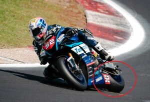 Un’anomalia alla gomma posteriore danneggia Alessandro Delbianco in Gara 2 del CIV Superbike a Vallelunga: blistering o perdita di pezzi del battistrada?