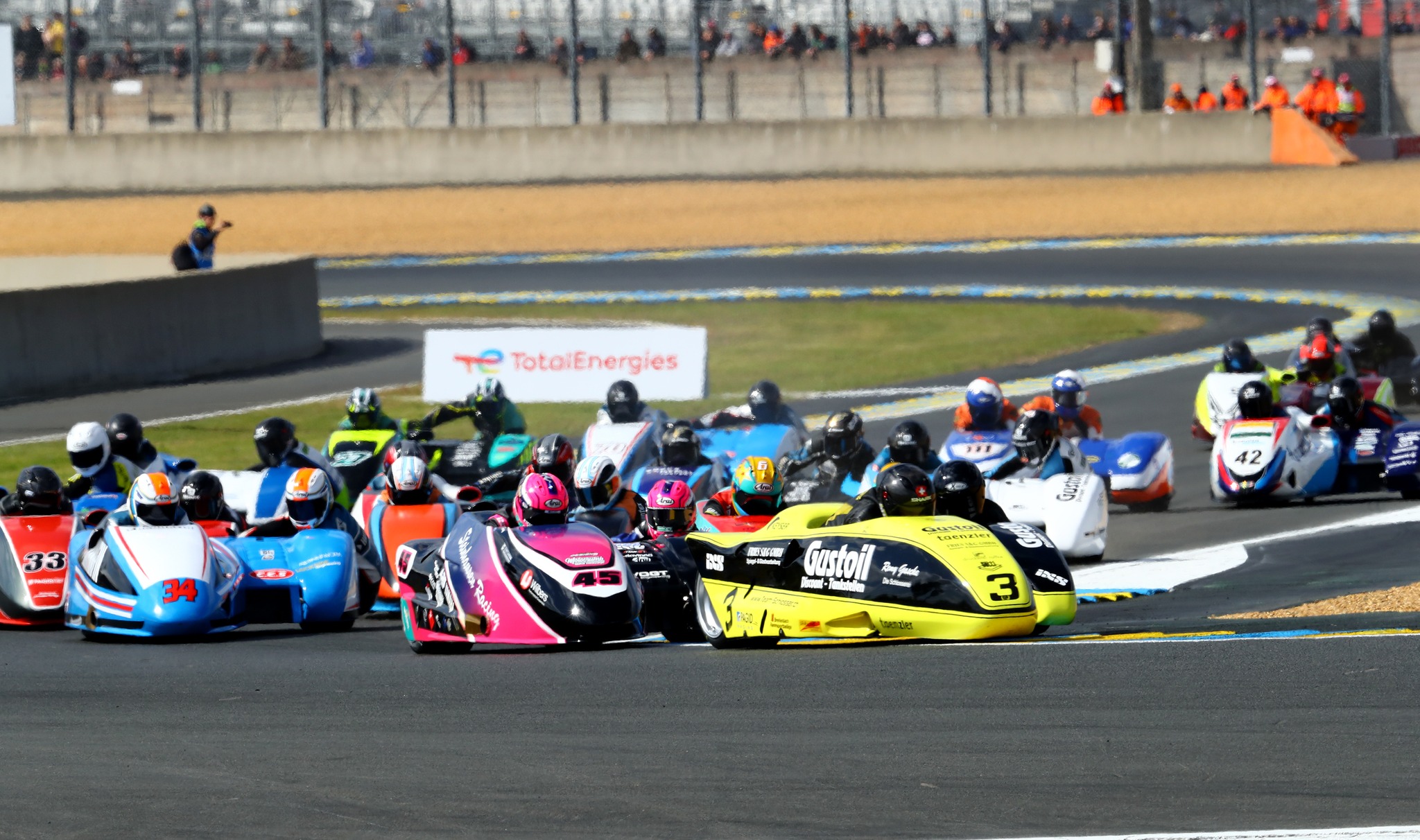 Championnat du Monde FIM Sidecar : spectacle à trois roues
