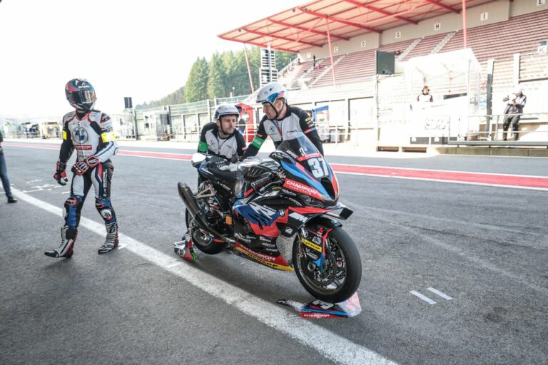 Ritiro per BMW alla 8 ore di Spa