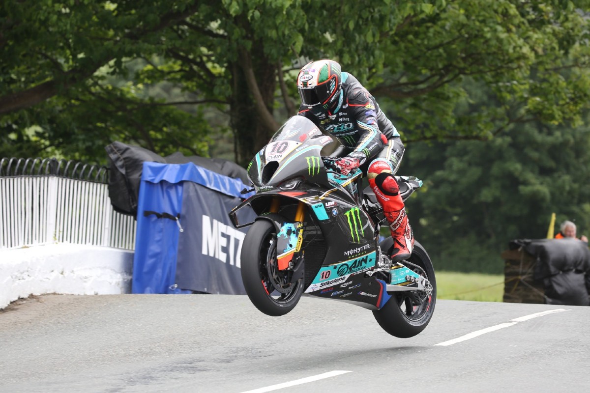Course folle de TT Superbike 2024 : Dunlop pas de chance, Hickman gagne