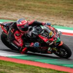 Con una spalla lussata Michele Pirro domina Gara 2 del CIV Superbike al Mugello in condizioni miste, doppietta Honda sul podio con Luca Vitali e Simone Saltarelli