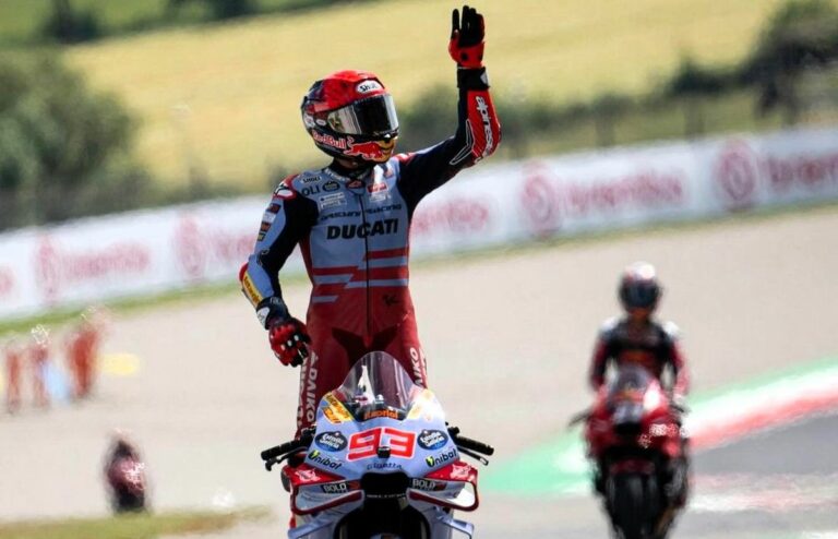Ennesimo secondo posto per Marc Marquez nella gara breve del Mugello: difficile tenere testa a Francesco Bagnaia, per domani incognita sulla partenza