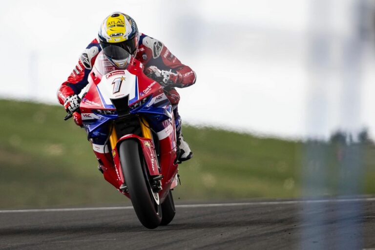 La prima di Tommy Bridewell con Honda in Gara 1 del British Superbike a Knockhill, ritiro forzato per il leader di campionato Glenn Irwin: top-4 di campionato in soli 8 punti