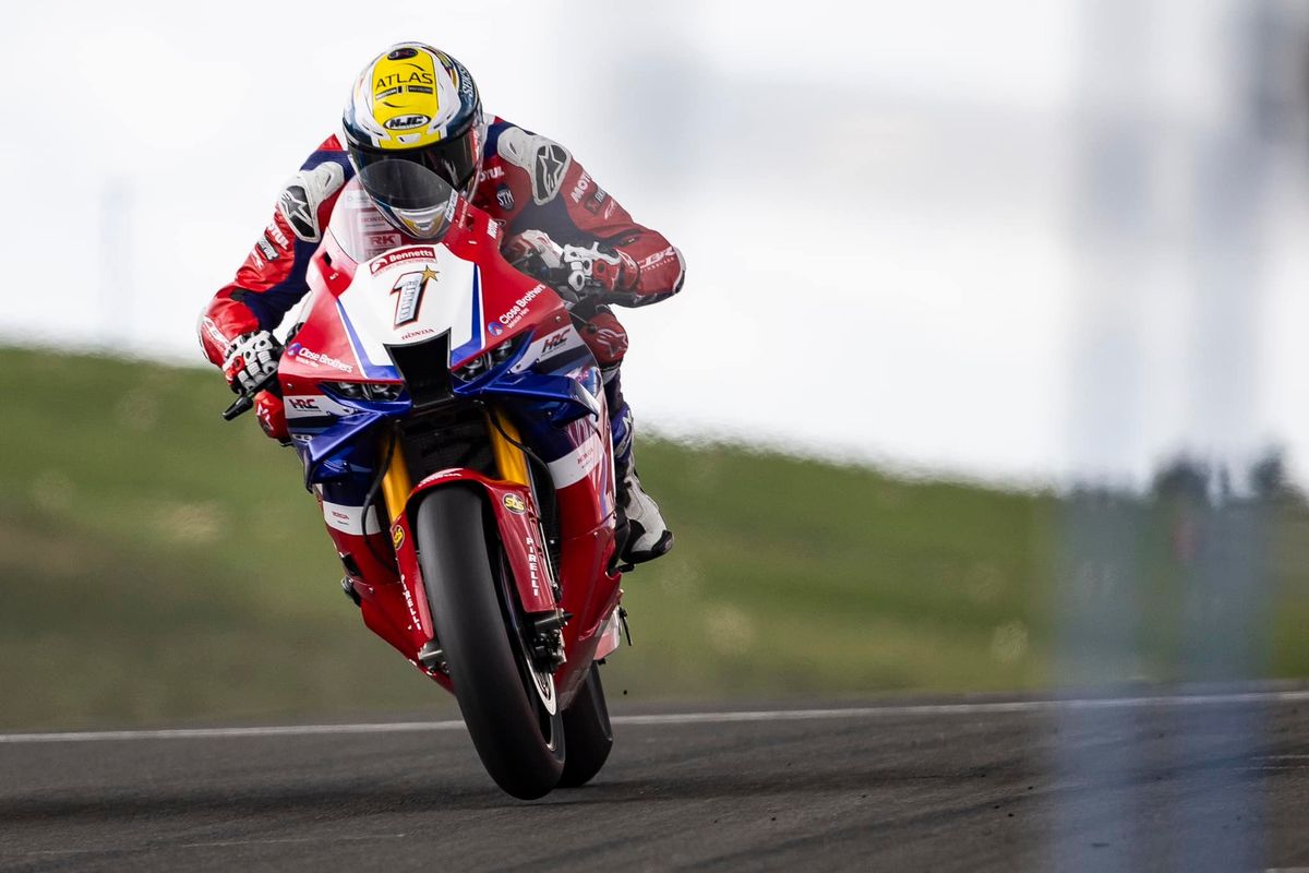 Pazzo British Superbike à Knockhill : Tommy Bridewell remporte Gara 1, Glenn Irwin KO