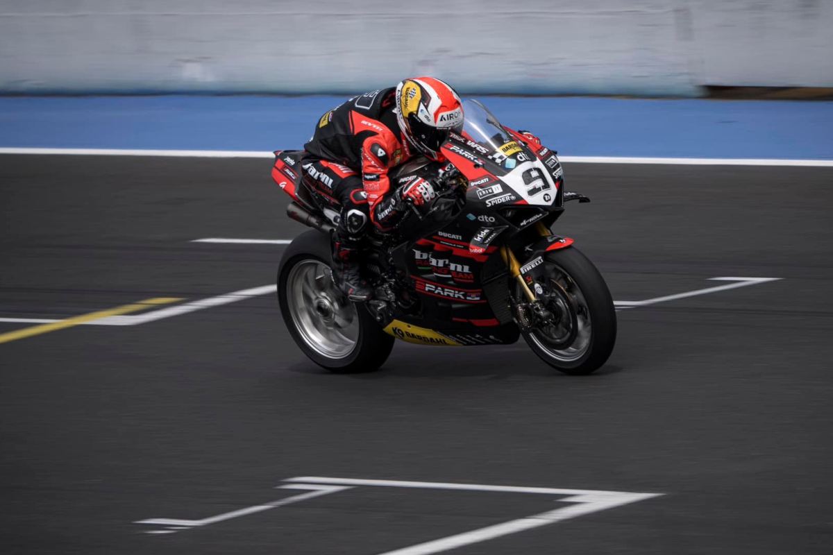 Superbike Misano, Petrucci en souffrance : “Je veux essayer, mais je ressens de la douleur”