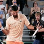 Roland-Garros: Djokovic cède un set, Zverev et Kostyuk passent au 2e tour