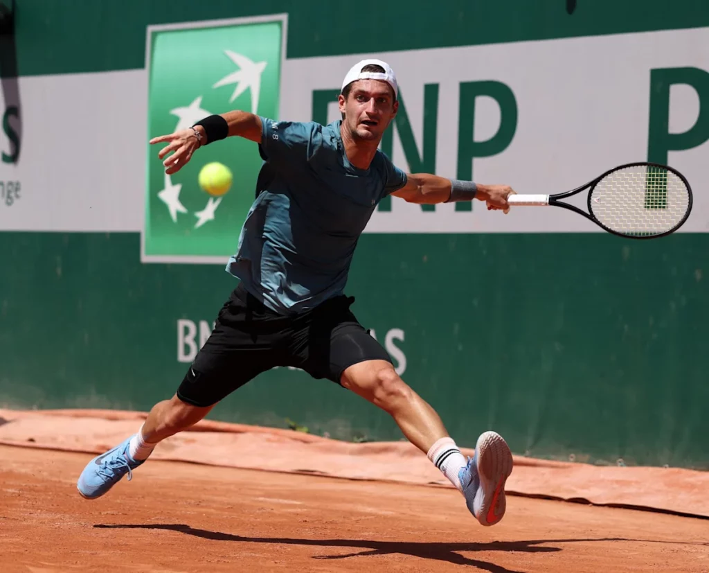 Roland-Garros: break d'avance gâché dans la dernière manche, deux smashs ratés... Une élimination cruelle dès le premier tour pour Térence Atmane