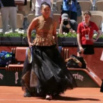 Roland-Garros: la nouvelle tenue extravagante de Naomi Osaka pour son entrée sur le court