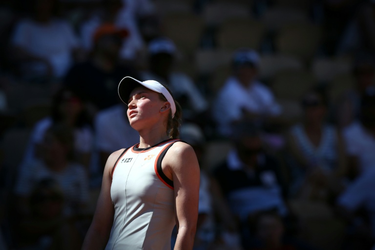 Roland-Garros: Rybakina reste à quai, Zverev et Djokovic voguent vers le troisième tour